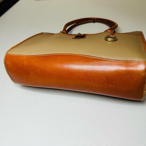 Vintage DOONEY & BOURKE 90s Tan Brown Leather All Weather Shoulder Purse Handbag - Picture 4 of 15